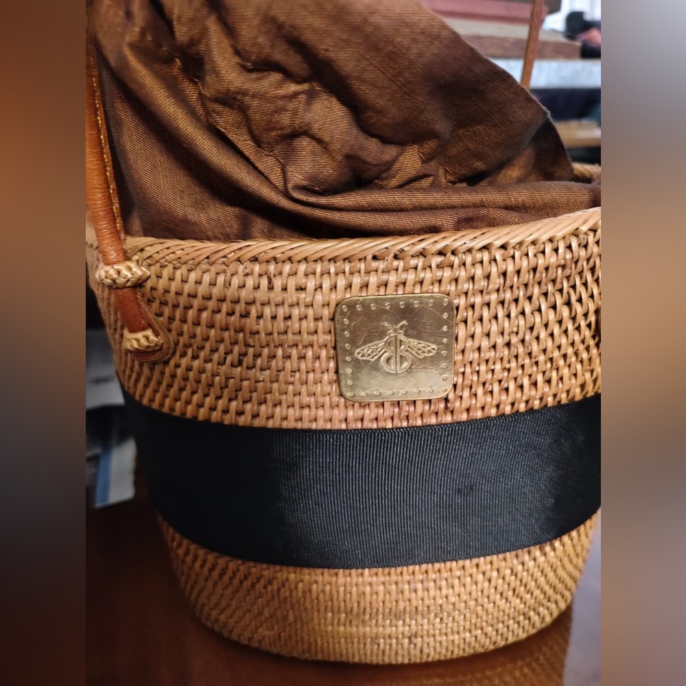 Elegant Bosom Buddy Woven Bag & Clutch with Black Bow and Gold Bee Accent - Picture 3 of 4